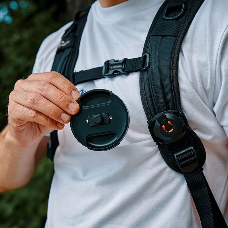 FIDLOCK SNAPSNAP MAGNETIC-MECHANICAL MOUNT FOR THE CAMERA LENS CAP
