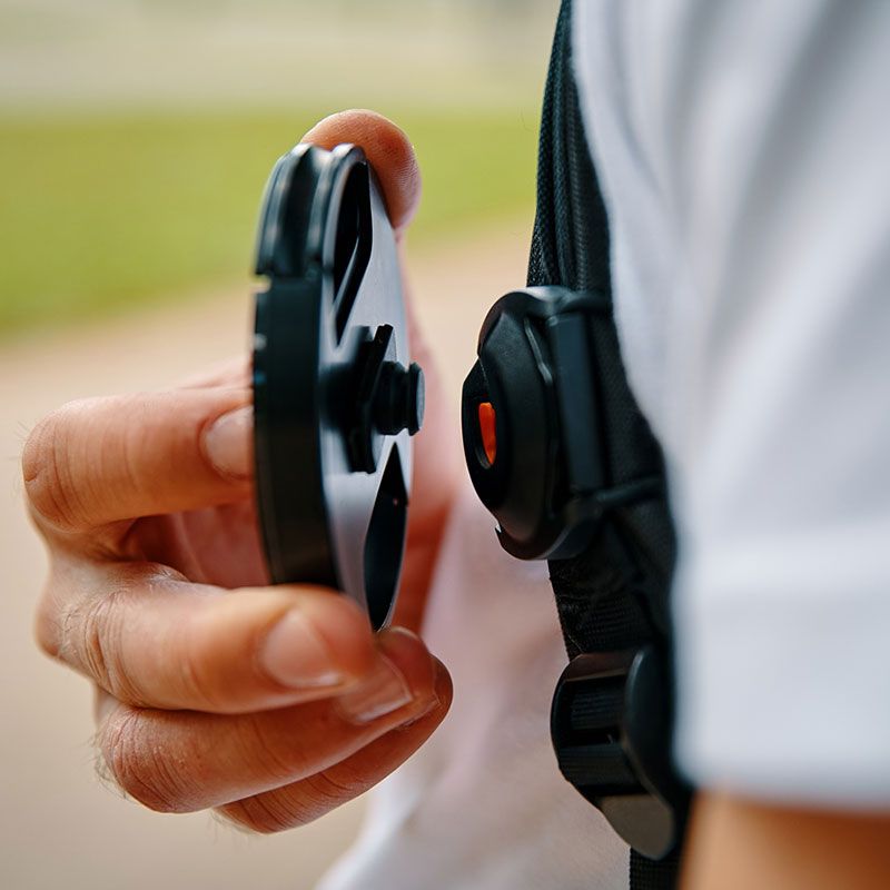 FIDLOCK SNAPSNAP MAGNETIC-MECHANICAL MOUNT FOR THE CAMERA LENS CAP